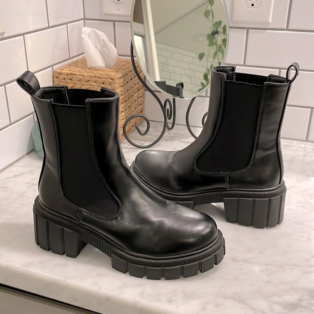 *Sold* FRENCH CONNECTION Black Lug Sole Boots Size 38/7